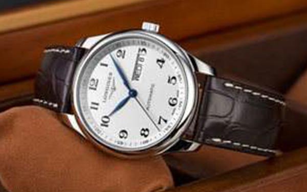 浪琴手表進(jìn)水怎么辦|浪琴手表進(jìn)水后的補(bǔ)救方法（圖）