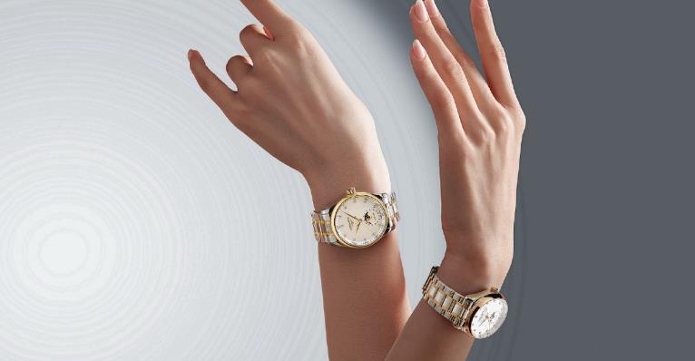 浪琴表臻選月相腕表，映照?qǐng)F(tuán)圓時(shí)刻（圖）